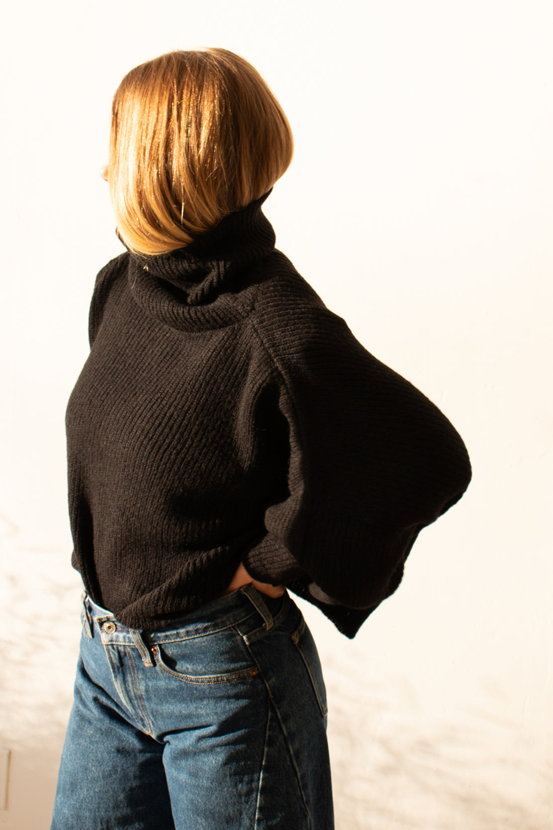 BOXY TURTLENECK SWEATER