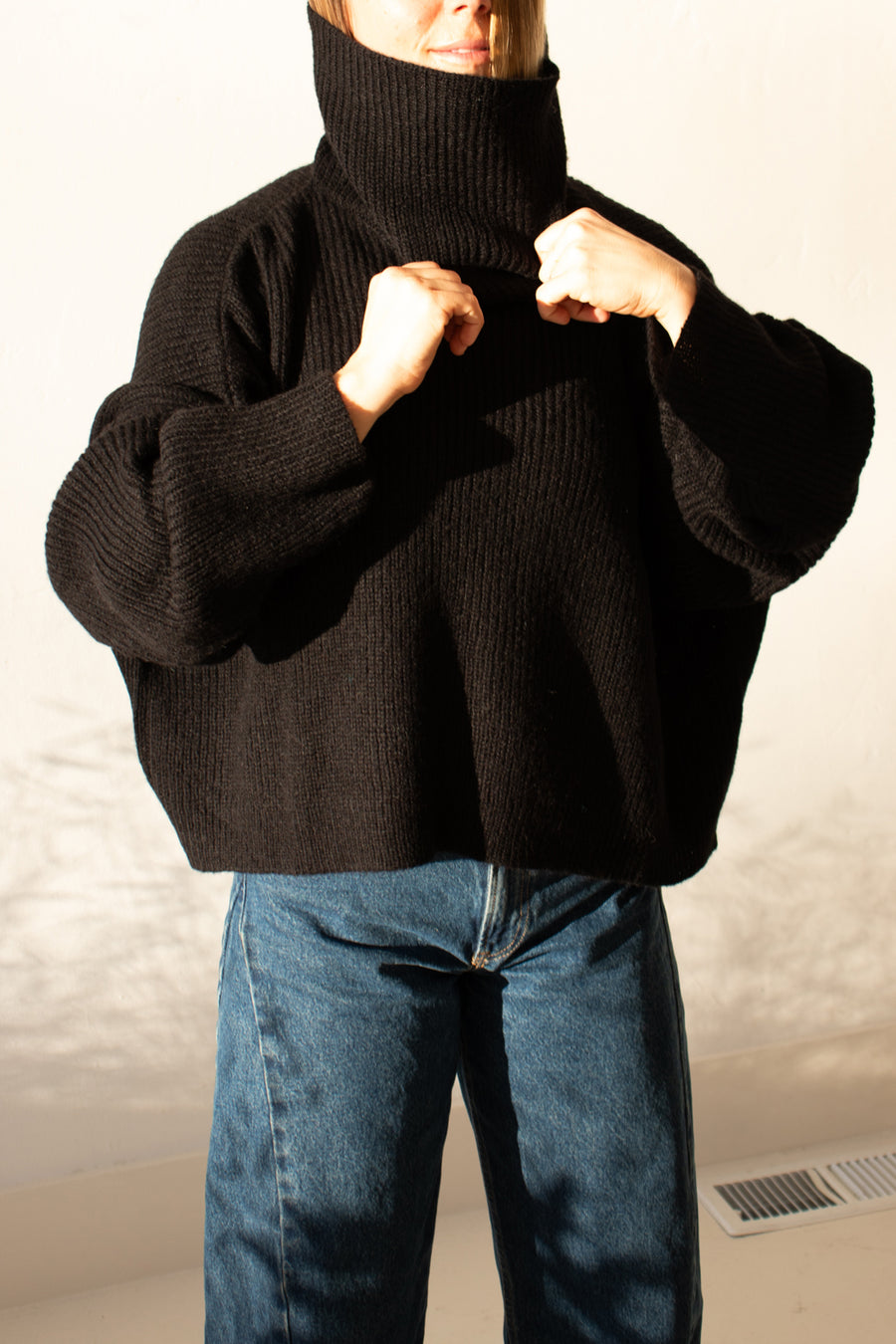 BOXY TURTLENECK SWEATER