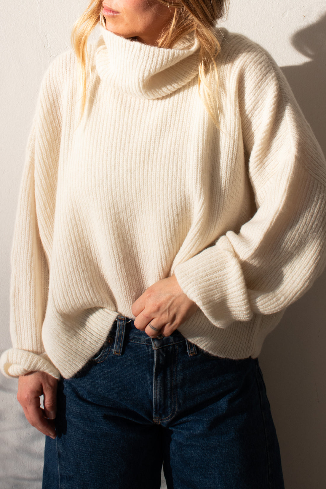 BOXY TURTLENECK SWEATER