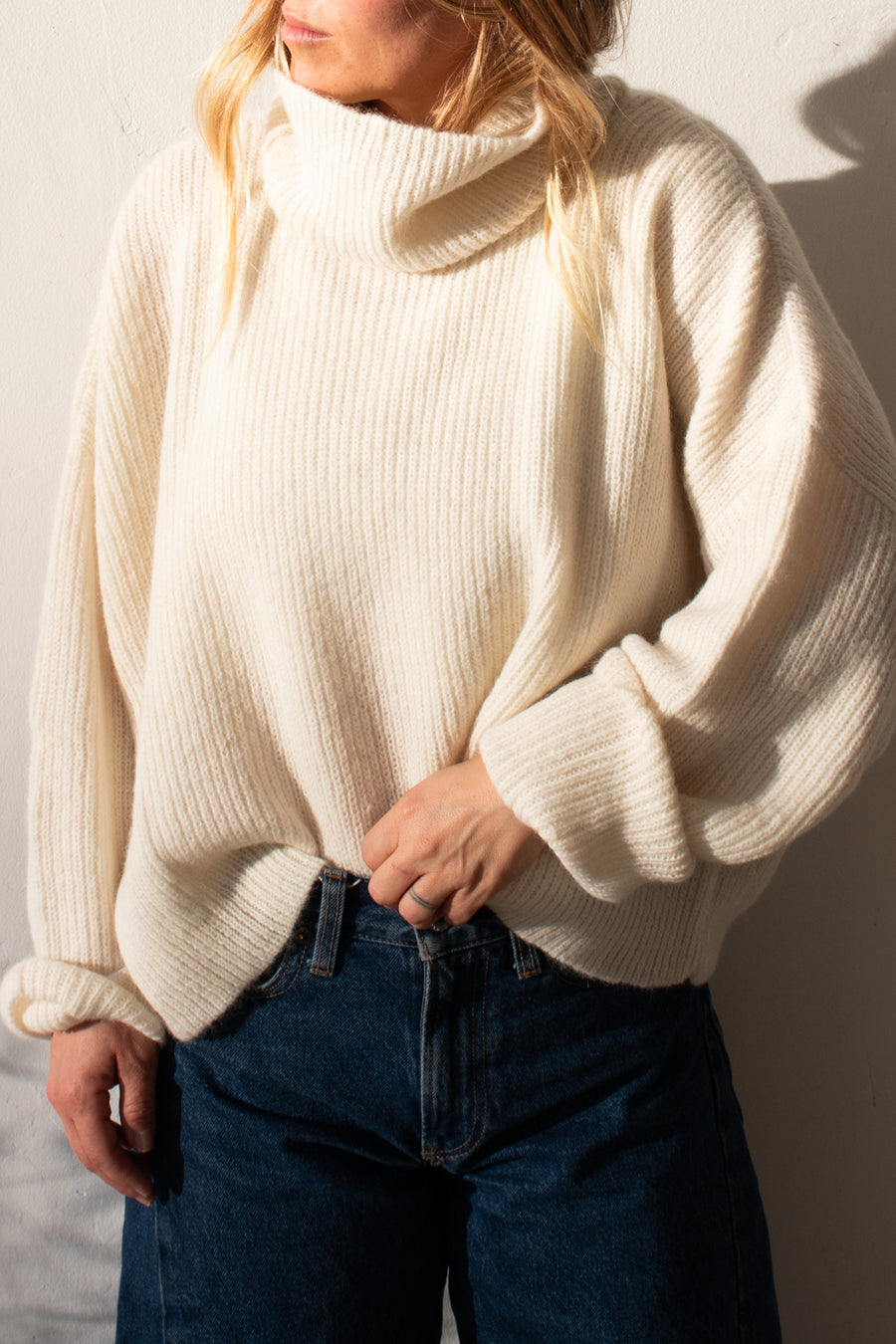 BOXY TURTLENECK SWEATER