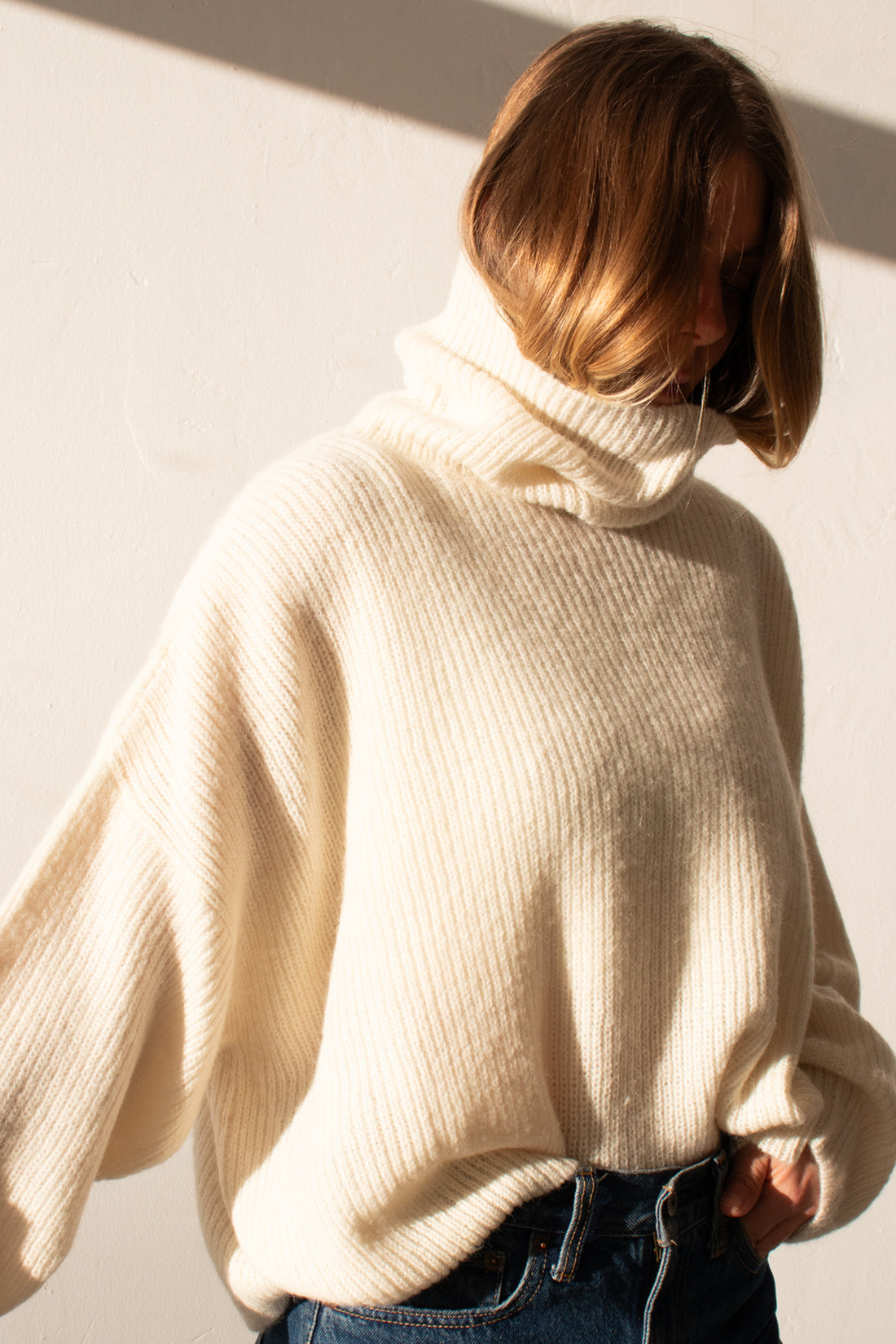 BOXY TURTLENECK SWEATER