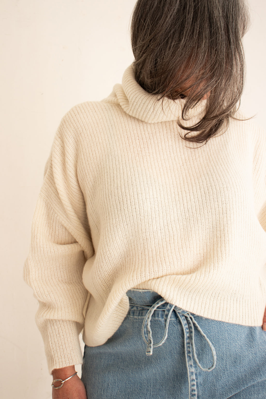 BOXY TURTLENECK SWEATER