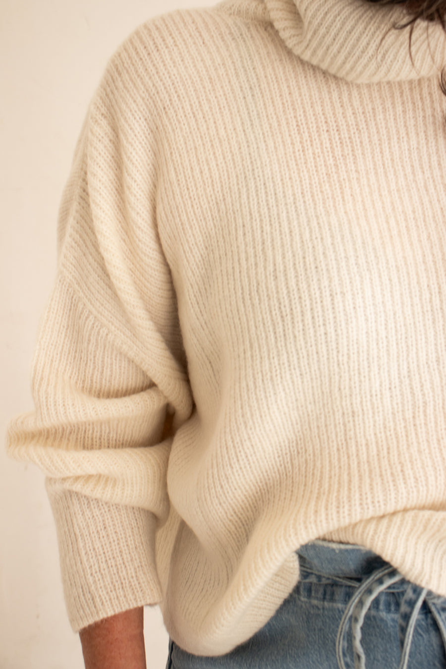 BOXY TURTLENECK SWEATER