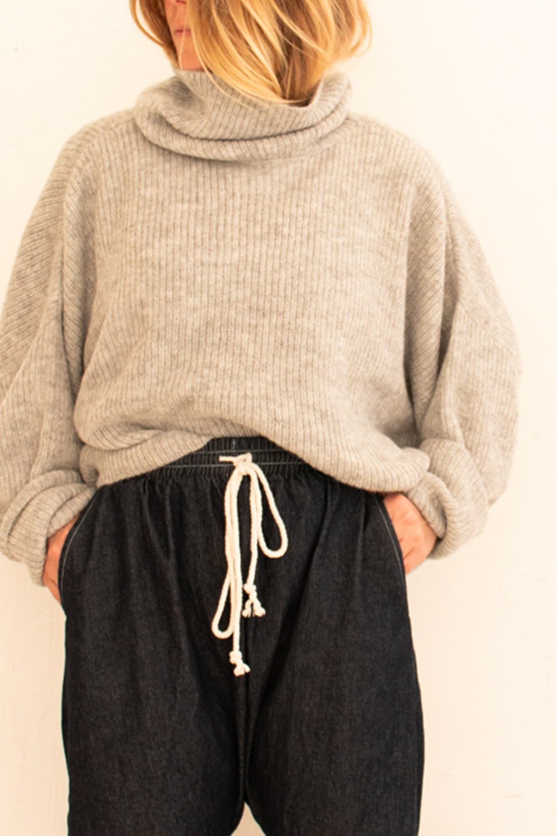 BOXY TURTLENECK SWEATER