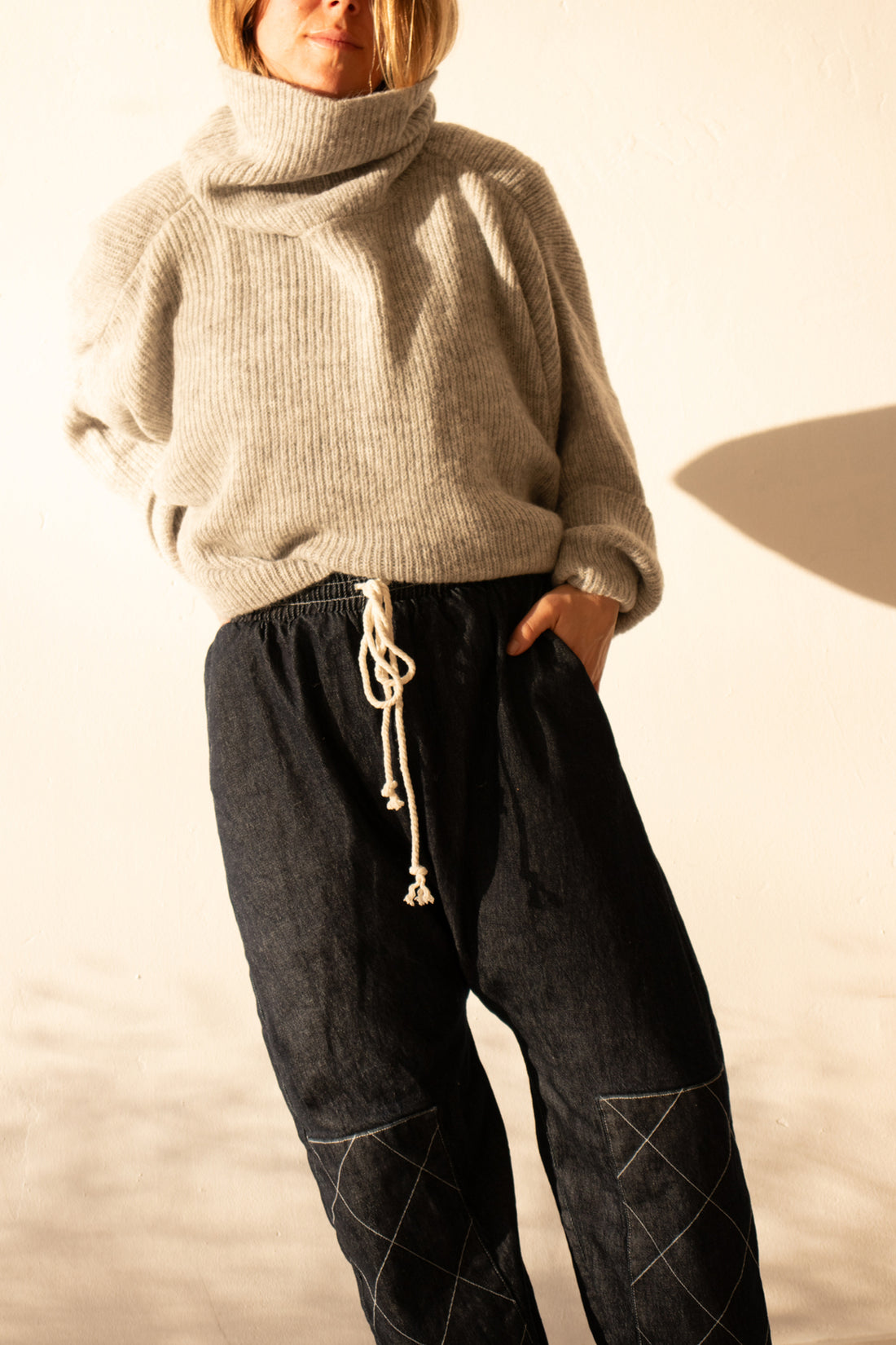 BOXY TURTLENECK SWEATER